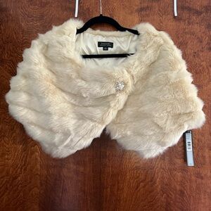 NWT Tahari Champagne Faux Fur Wrap size M
